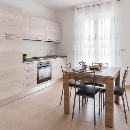 Guesthost - Scaringi Palace A Apartment Trani