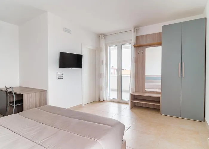 Guesthost - Scaringi Palace A Apartment Trani