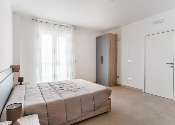Guesthost - Scaringi Palace A Apartment Trani