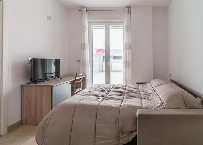 Guesthost - Scaringi Palace A Apartment Trani